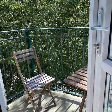 Lovely 2 Bedroom Flat In Greater Londra Exterior foto