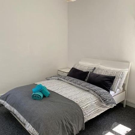 Lovely 2 Bedroom Flat In Greater Londra Exterior foto