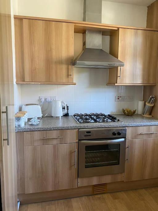 Lovely 2 Bedroom Flat In Greater Londra Exterior foto