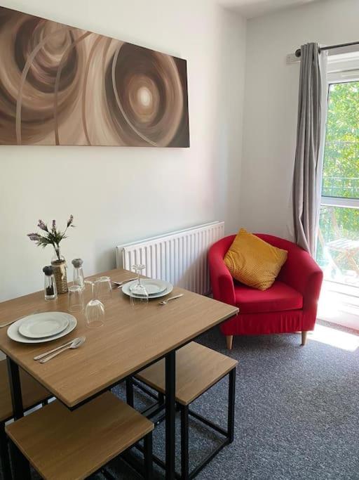 Lovely 2 Bedroom Flat In Greater Londra Exterior foto