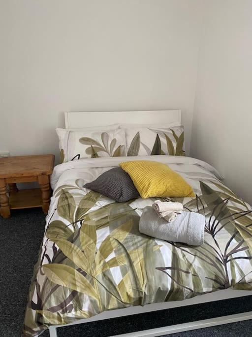 Lovely 2 Bedroom Flat In Greater Londra Exterior foto